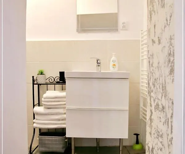 Fifty Shades Of Travel Apartment *